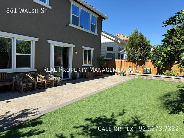 861 Walsh St — Photo 28