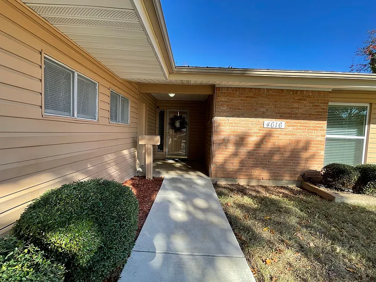 4616 Fawn Dr — Photo 2