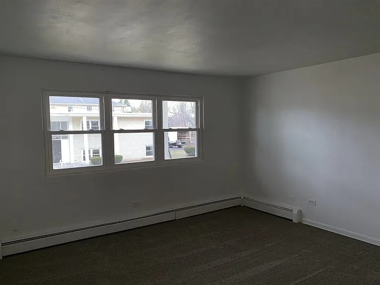 1032 E Division St #C — Photo 4