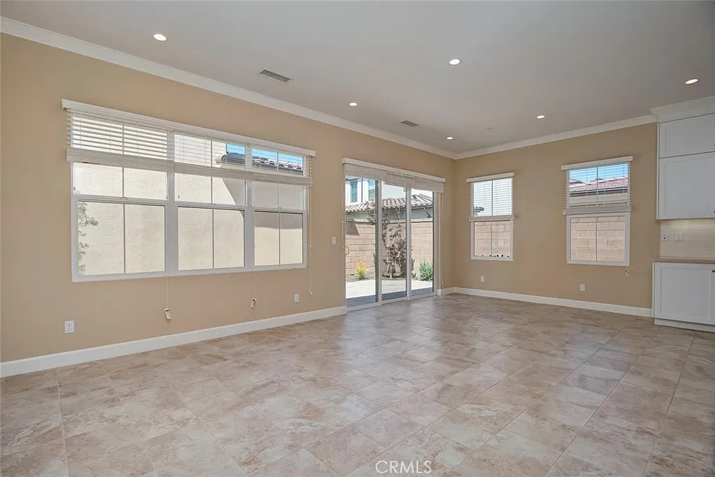 3 bed, 2.5 bath, 1948 sqft, $5,750 — Photo 4