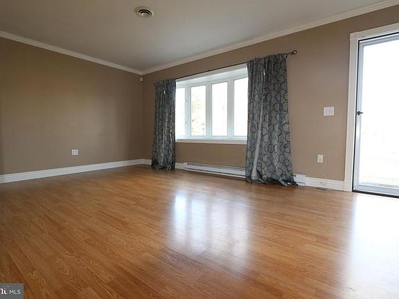 2nd image of 13922 Greenfield Ave