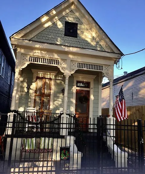 2539 Banks St — Photo 1