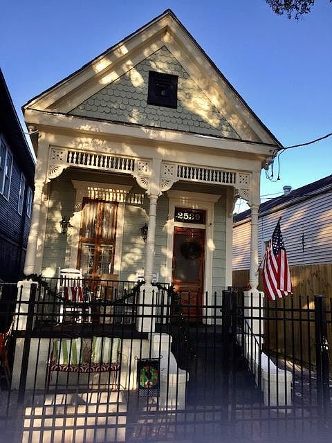 1st image of 2539 Banks St