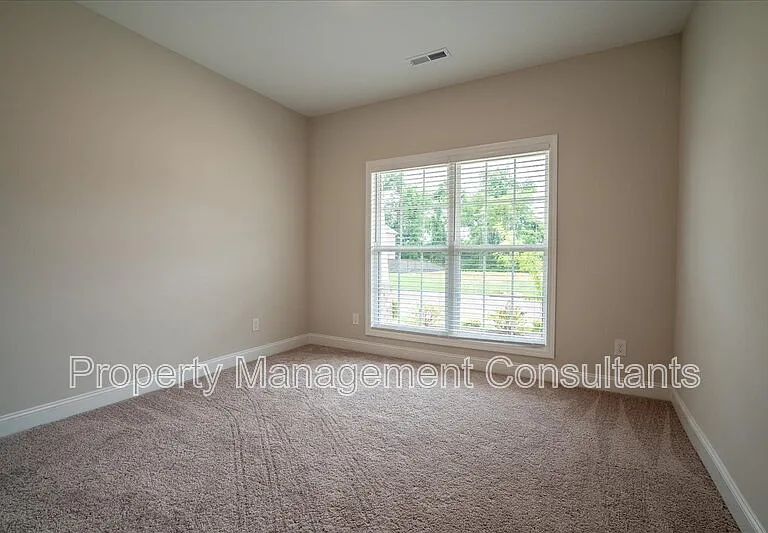 330 Creek Grove Ave — Photo 5