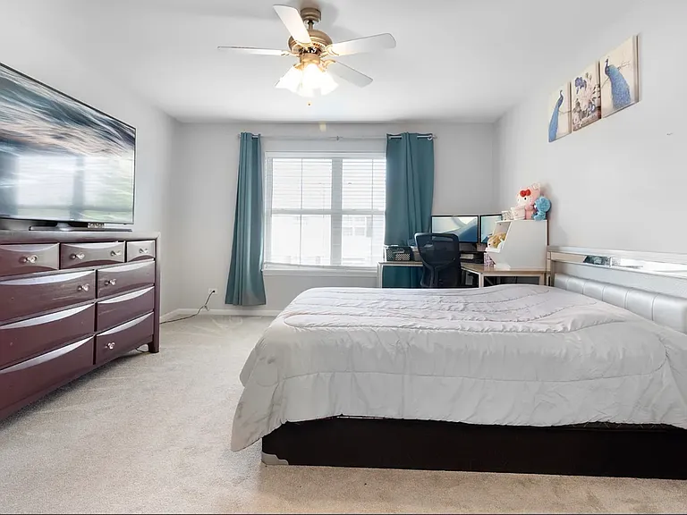 433 Acushnet St — Photo 13