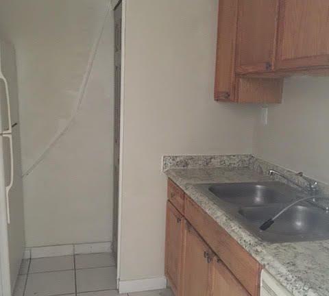 4th image of 801 Sky Lake Cir APT D