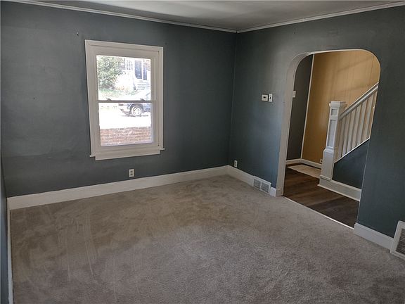 4th image of 220 Franklin Ave