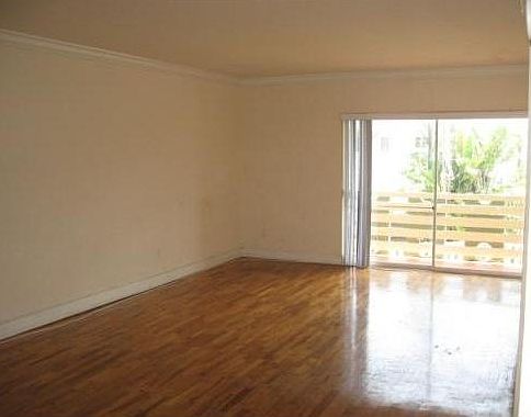 2nd image of 940 NE 170th St APT 222