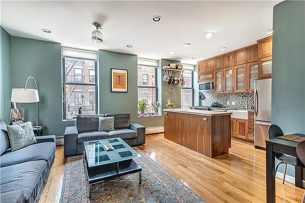 Rented by Metropolitan Res. Partners | media 11