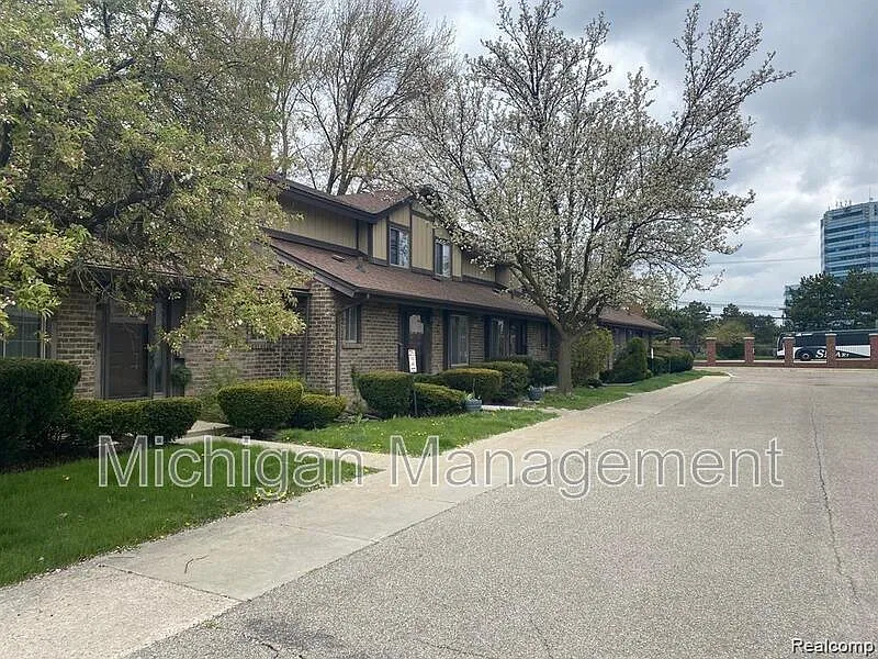 28129 Franklin Rd #105