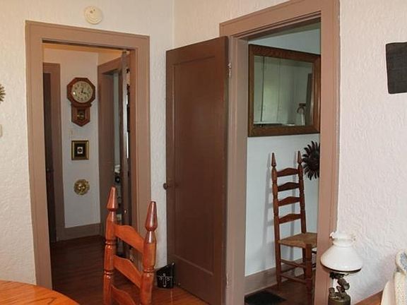 2nd image of 914 Nutwood St