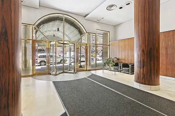 Rented by Compass | media 9