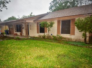 510 Willowick Dr, Port Lavaca, TX 77979