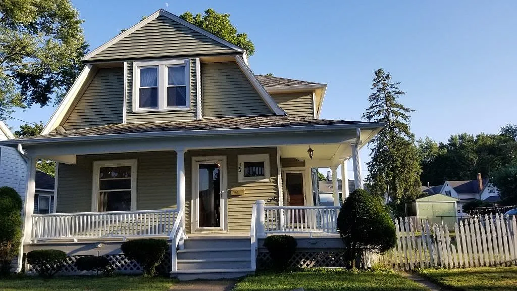 104 Allen St photo 1