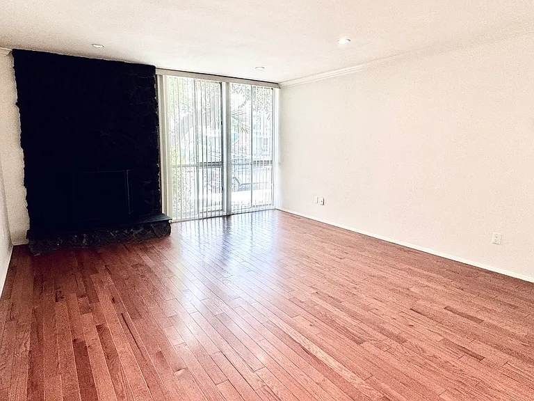 2714 W Clark Ave #A1 — Photo 3