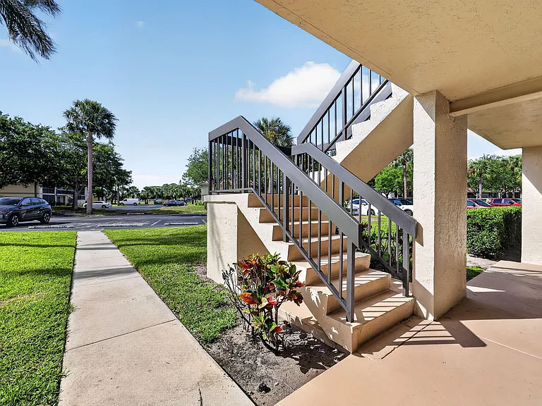 6327 Chasewood Dr #E — Photo 8