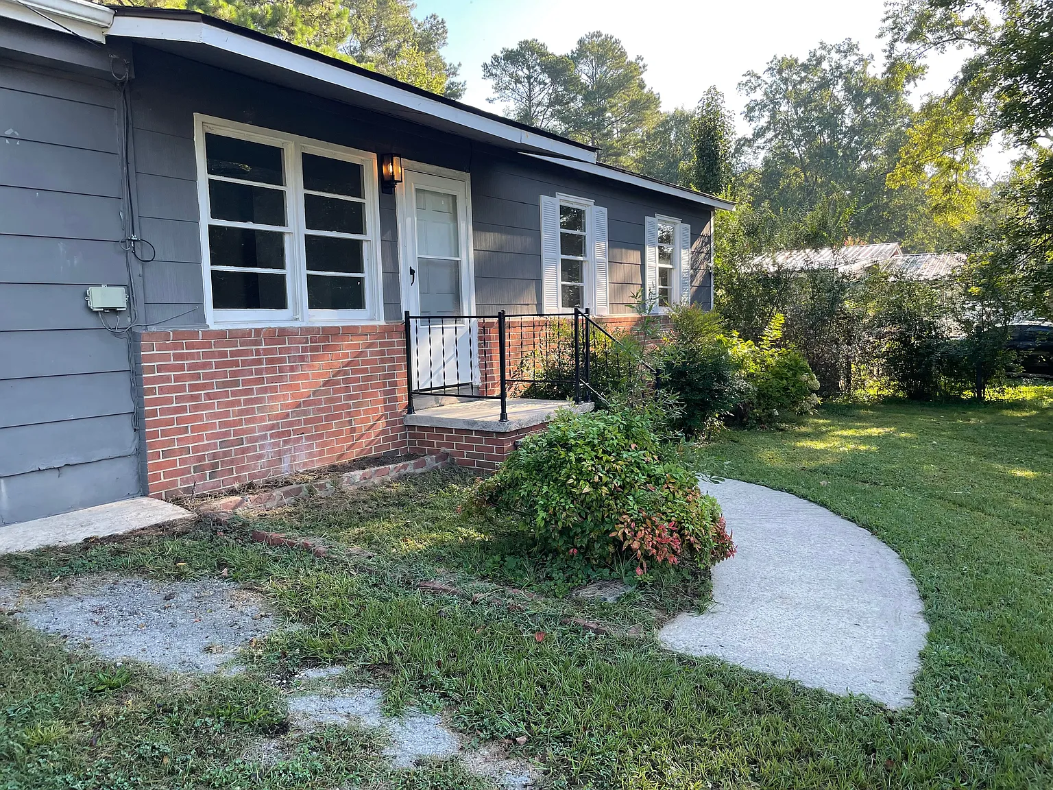 3 bed, 1.0 bath, 1400 sqft, $1,450 — Photo 2