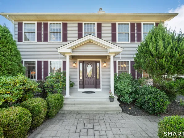 17 Pembrook Road, Naugatuck, CT 06770