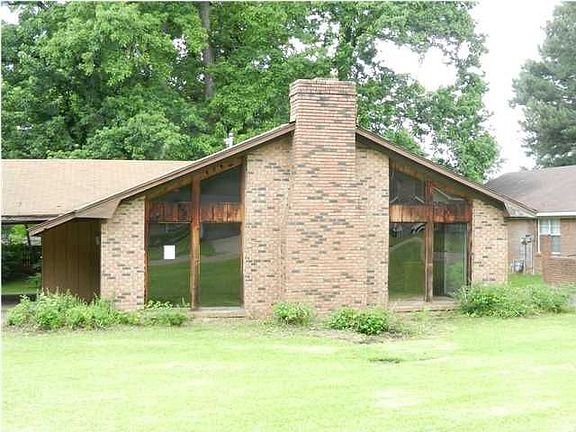 2nd image of 107 Thousand Oaks Cir