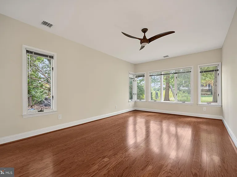 8023 Washington Ave — Photo 26