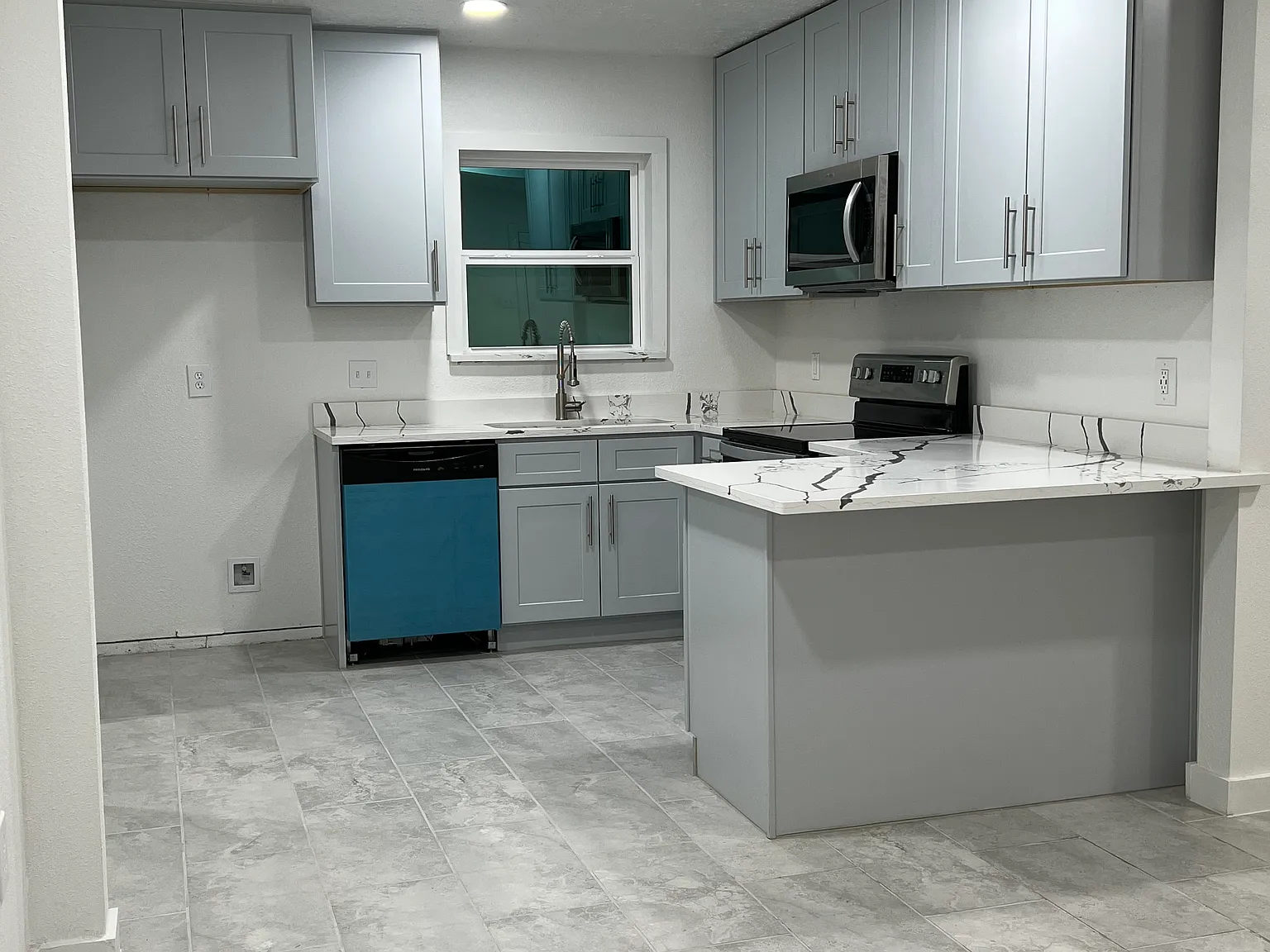 4 bed, 1200 sqft, $1,875 — Photo 4