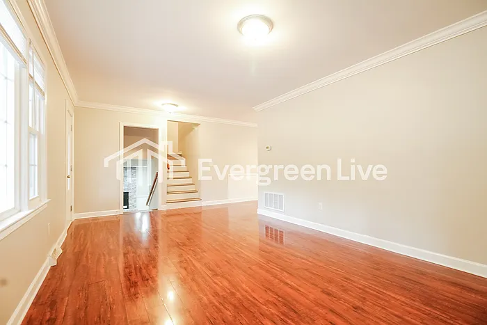 127 Ashdown Dr — Photo 7