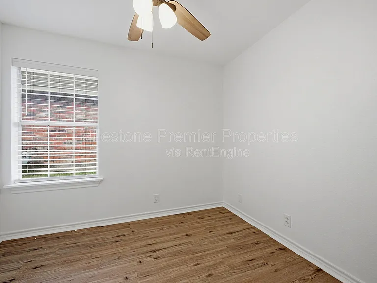 906 W Houston St #1 — Photo 10
