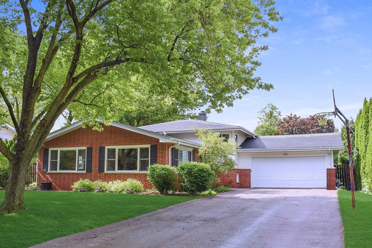 1213 E Prairie Ave photo 1