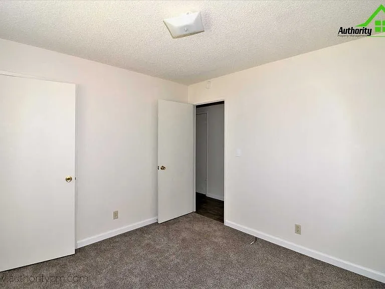 3994 Mercury Dr — Photo 13