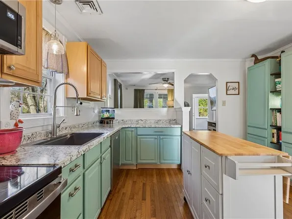 3125 Browns Bay Rd, Hayes, VA 23072