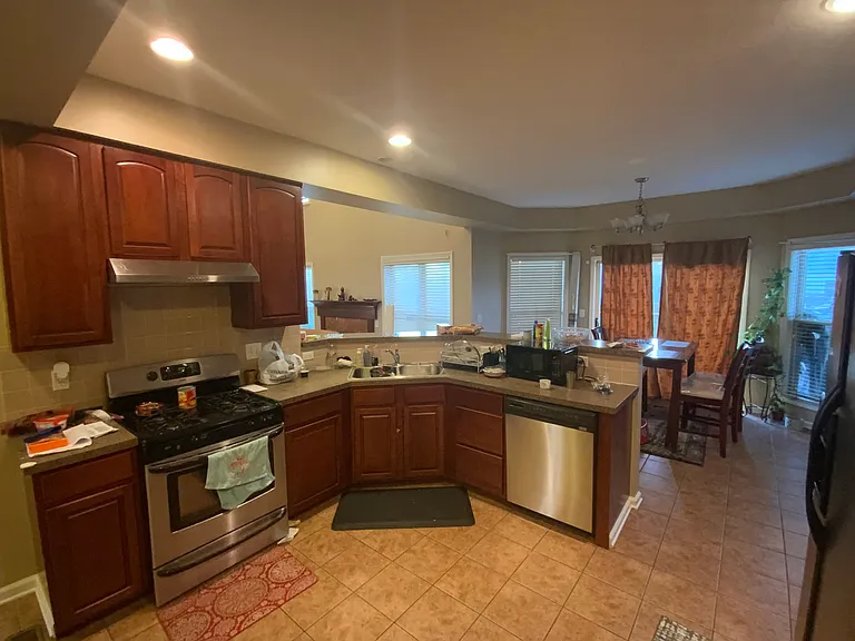 7337 Clover Park Way — Photo 18