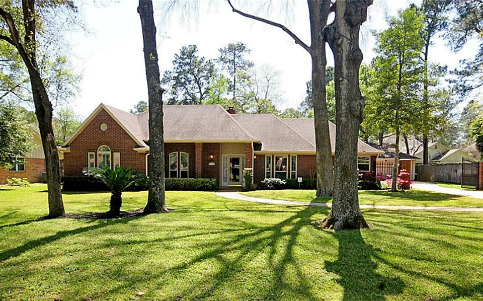 1st image of 12117 Oak Bluff Dr