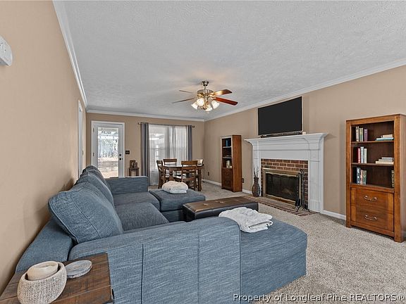 4th image of 2932 Delaware Dr