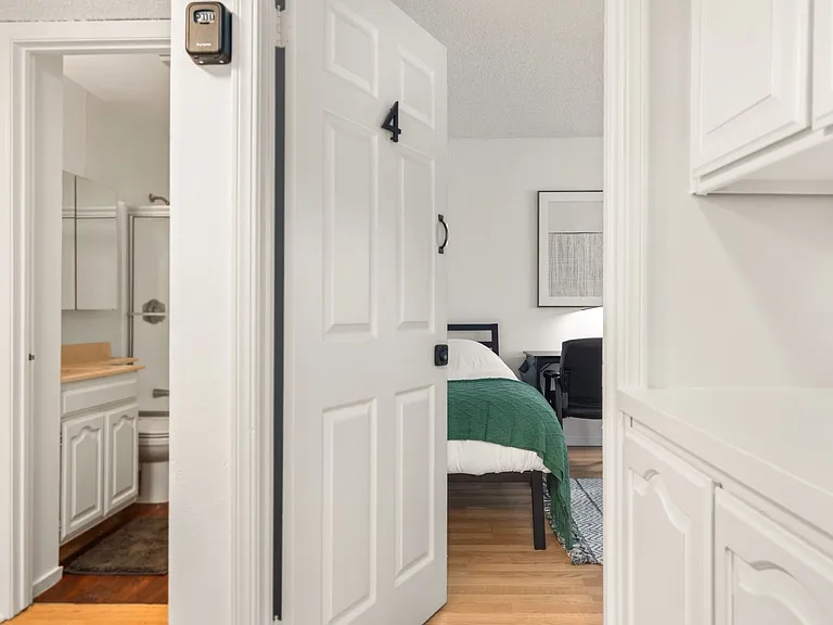 1823 Pelham Ave #1 — Photo 34
