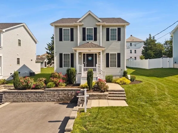 738 Hicks St, Fall River, MA 02724