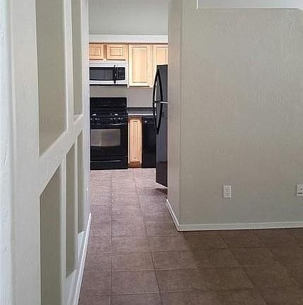 4th image of 2220 Dakota Dr APT B