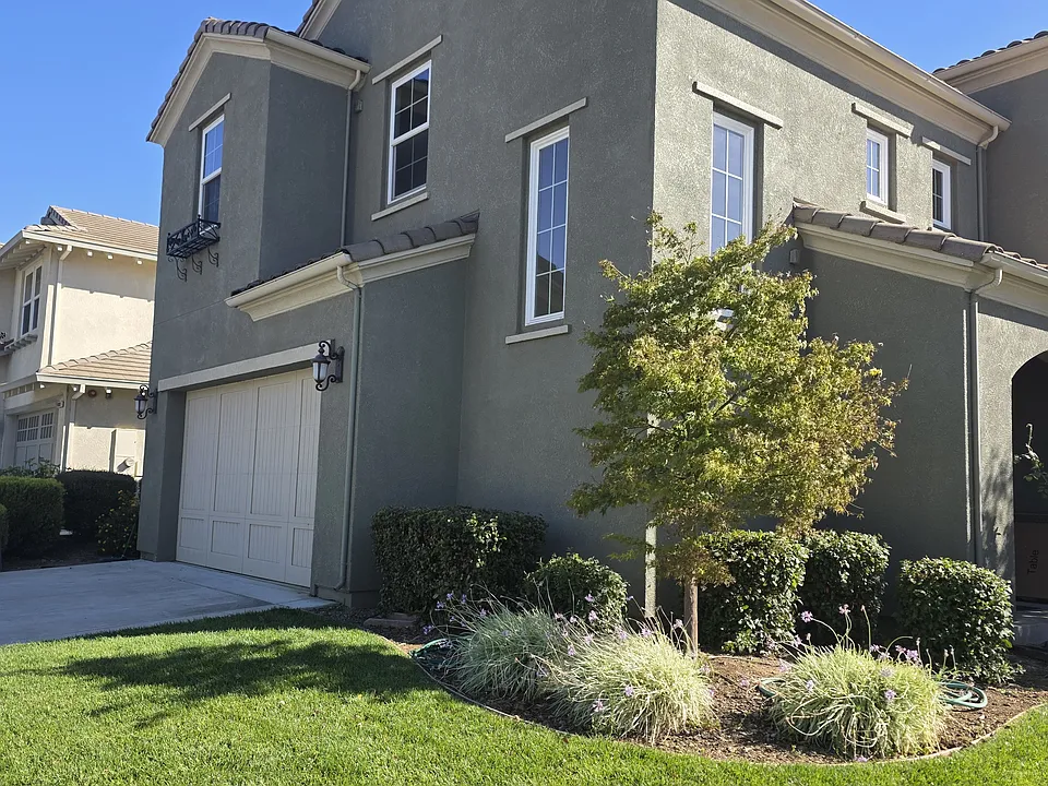 1560 Bautista Way