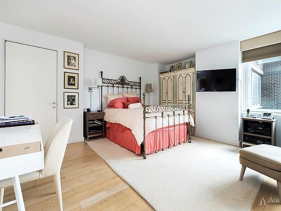 3rd image of 322 W 57th St APT 33F1