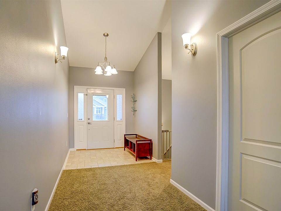 2nd image of 244 Drumlin Cir