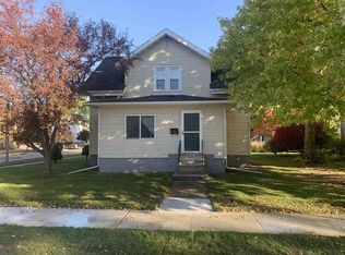 402 E 1st St, Sumner, IA 50674