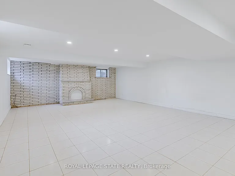 931 Southcote Rd — Photo 42