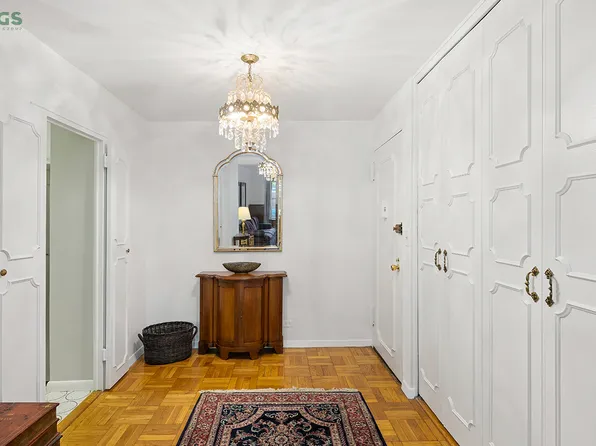 251 East 51st Street image 6 of 7