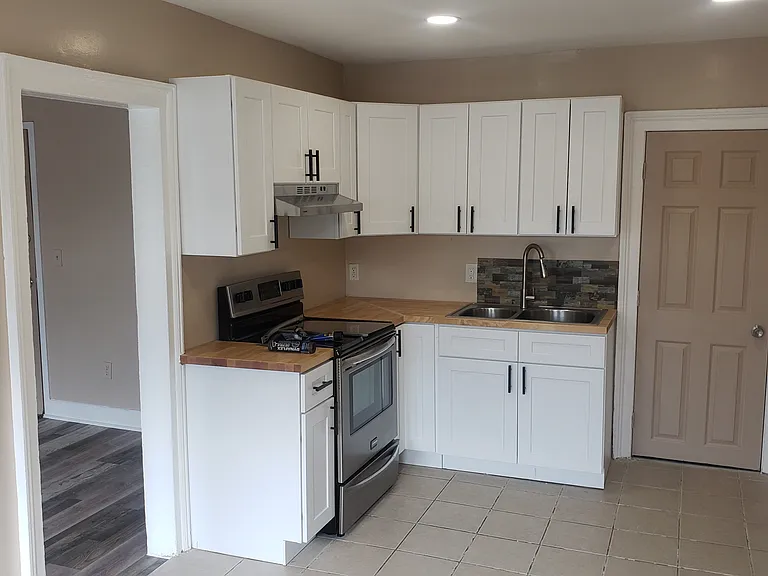 17-19 Mahl Ave #3 — Photo 23