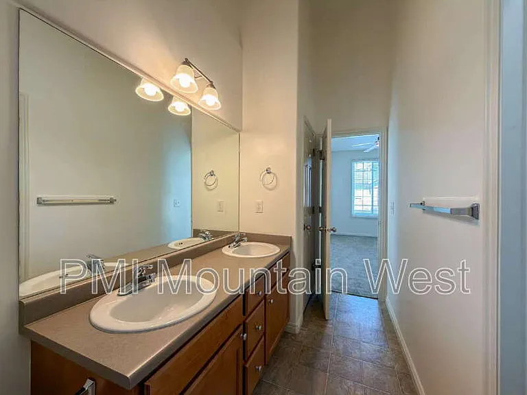 443 Kent Dr — Photo 21