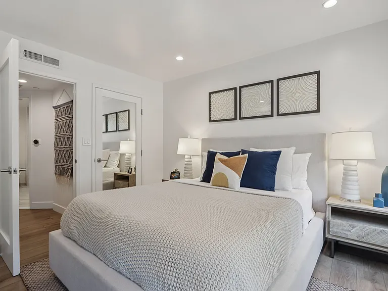 Residences on 3rd Street Promenade — Photo 18