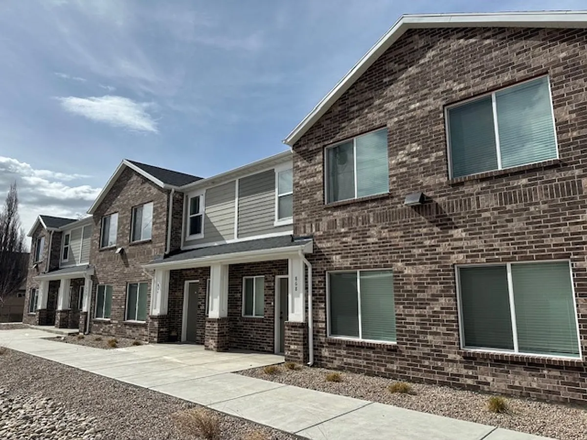 Building Photo - MT Lewis Town Homes