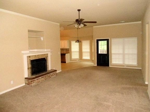 4th image of 1585 W Burnham Ave