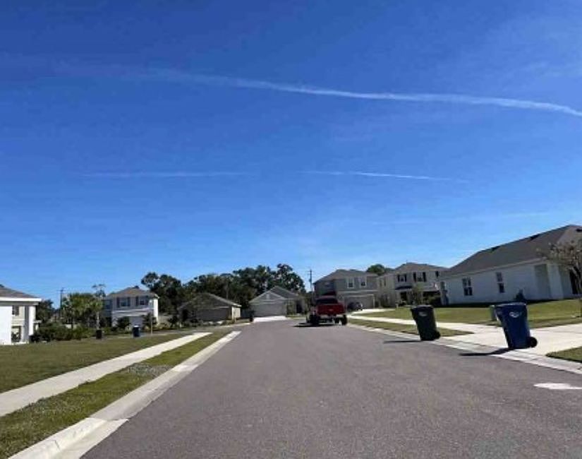 Exterior Neighborhood (street photo)