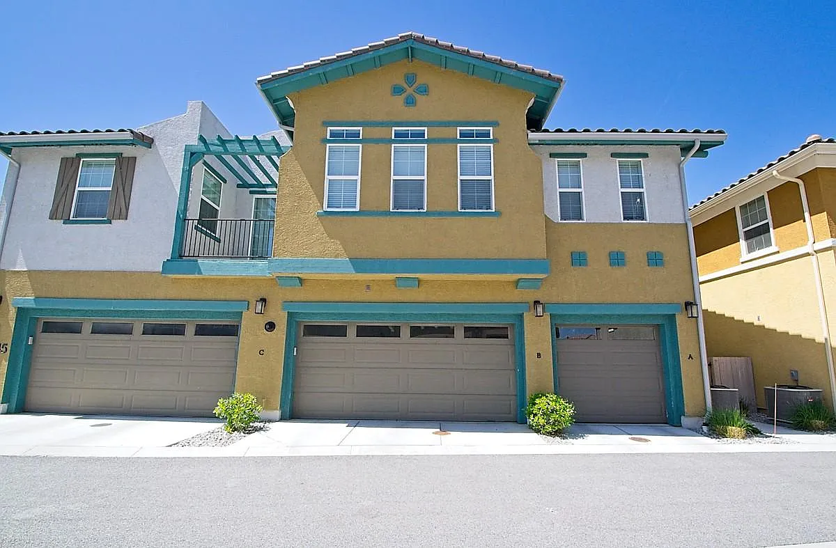 3 bed, 2.5 bath, 1654 sqft, $3,000 — Photo 1