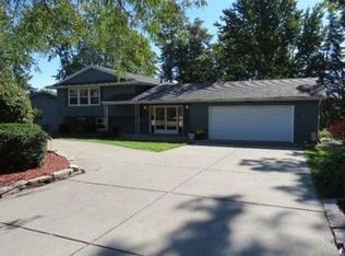 1138 Sunnyslope Dr, Crown Point, IN 46307